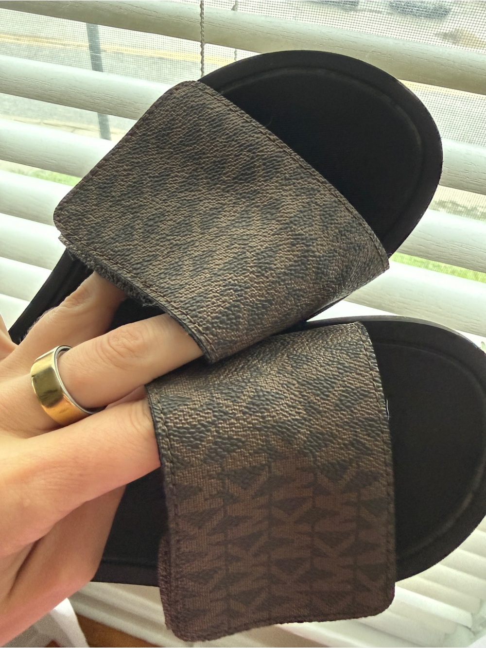 Michael Kors Brown Logo Slides Sandals Size 8 - Picture 3 of 3